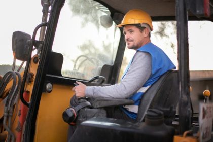 Signs You Need to Consult a Tractor Trailer Injury Attorney