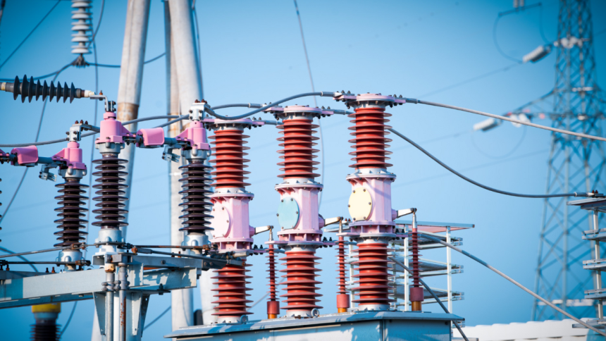 Supporting Heavy-Duty Operations with Reliable Overhead Power Distribution