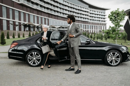 Explore NYC Efficiently Hire a Chauffeur for Hassle-Free Business Travel