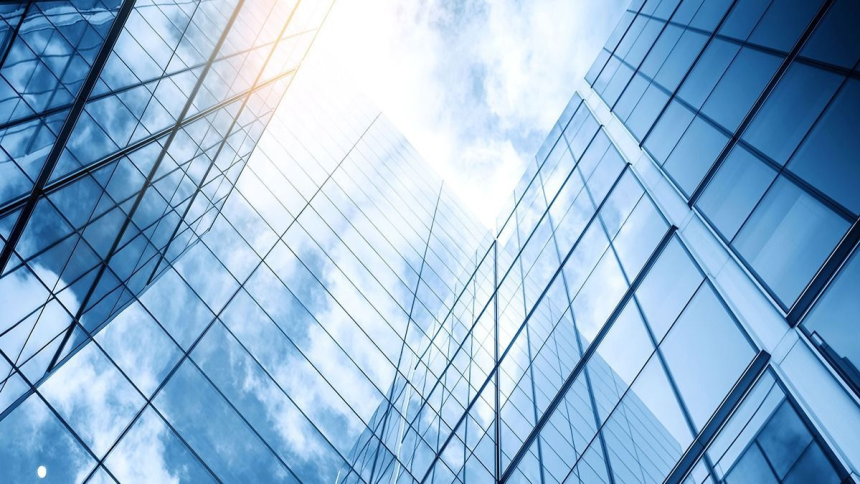 How Do You Balance Cost, Build, and Sharpness When Choosing Everyday Glass?