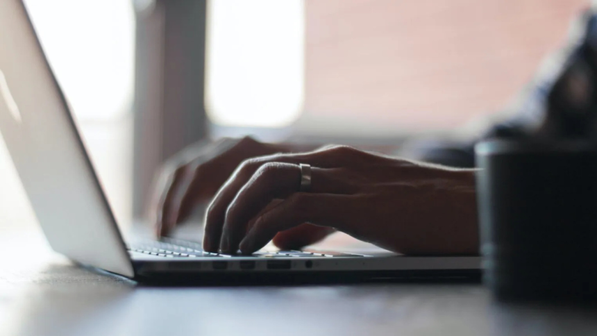 Pros and Cons of Taking ACLS Certification Online vs. In-Person