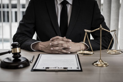 How does legal representation impact the outcome of a criminal defense case?